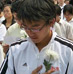 清华大学师生集体默哀 朗诵诗歌悼念地震死难者