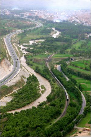 青藏铁路游记之湟源峡谷